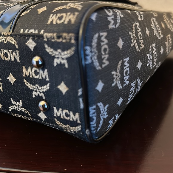 Mcm bag. EUC! Comes with dustbag!!! - Picture 4 of 8